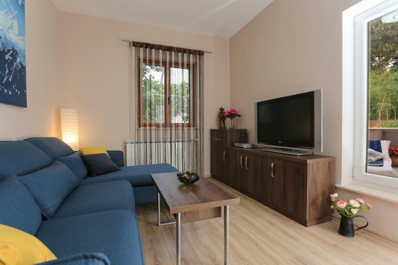 Keko Apartment Supetar Exterior photo