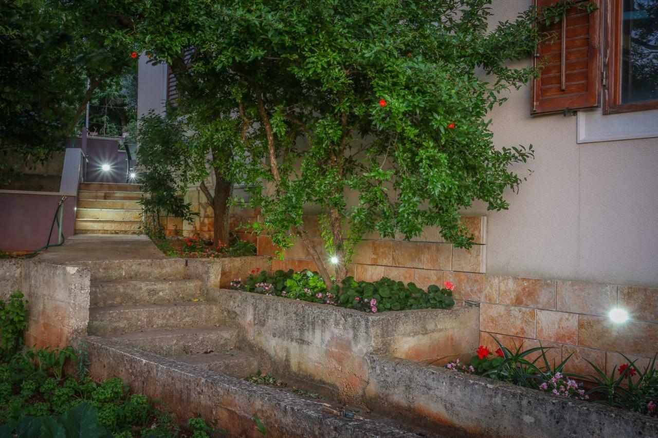 Keko Apartment Supetar Exterior photo